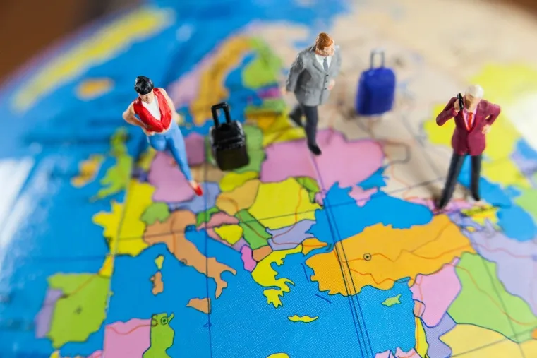 Jurusan HI berada di bawah FISIP karena fokus pembelajarannya berkaitan dengan politik, diplomasi, kerja sama antarnegara, organisasi internasional, sampai berbagai isu global yang terjadi di dunia.