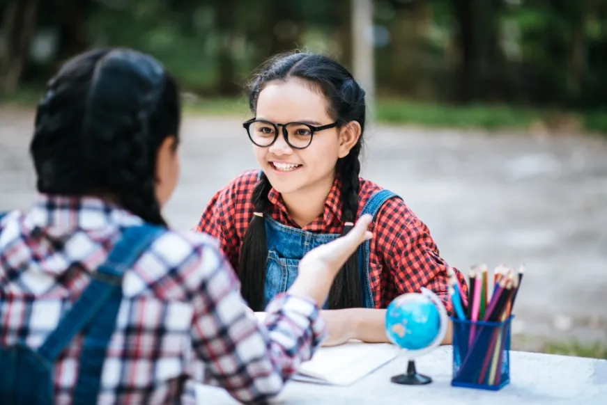 HI sendiri memang identik dengan rumpun Soshum (Sosial dan Humaniora), tapi bukan berarti kamu yang berasal dari jurusan IPA (Ilmu Pengetahuan Alam) atau Saintek (Sains dan Teknologi) nggak bisa mendaftar ke prodi ini.