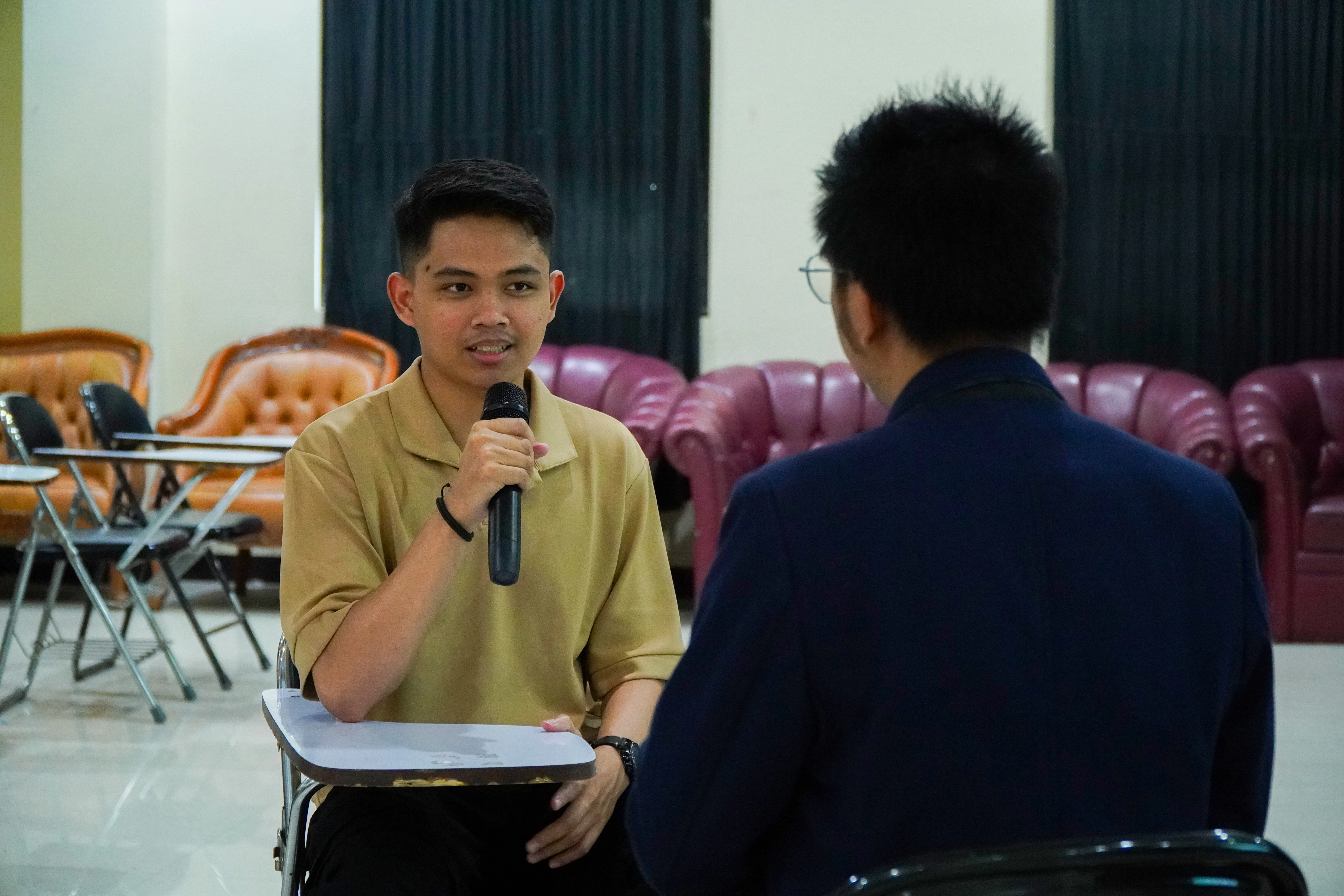 Review CV dan Pengembangan Profil LinkedIn