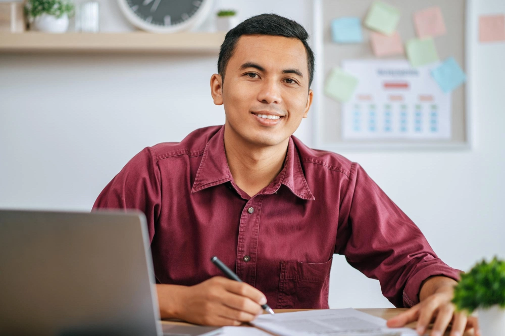 seorang dosen psikologi sedang mengajar