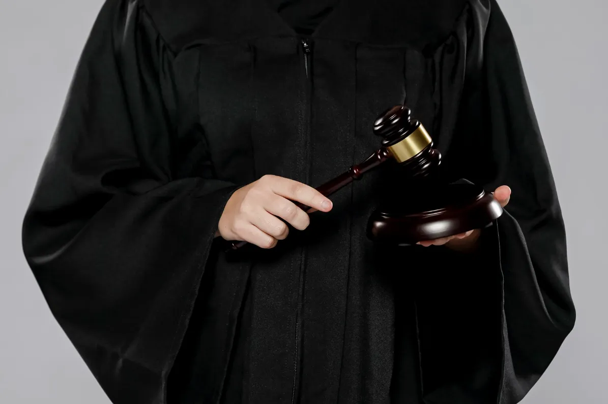 Apakah Hukum Bisnis Bisa Jadi Jaksa