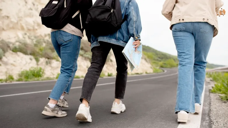 Apakah Kuliah Boleh Pakai Jeans? Simak Aturan Lengkapnya!