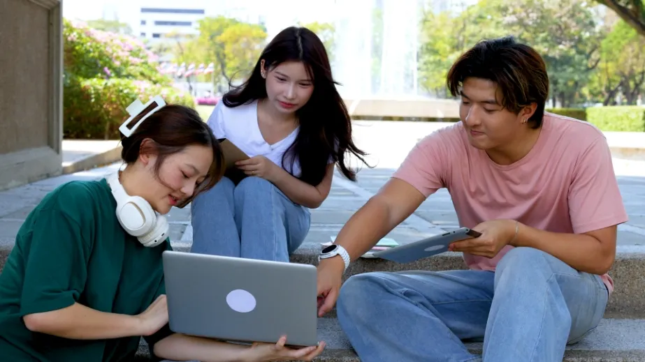 Apa Saja Contoh Rekomendasi Program Beasiswa Double Degree Populer