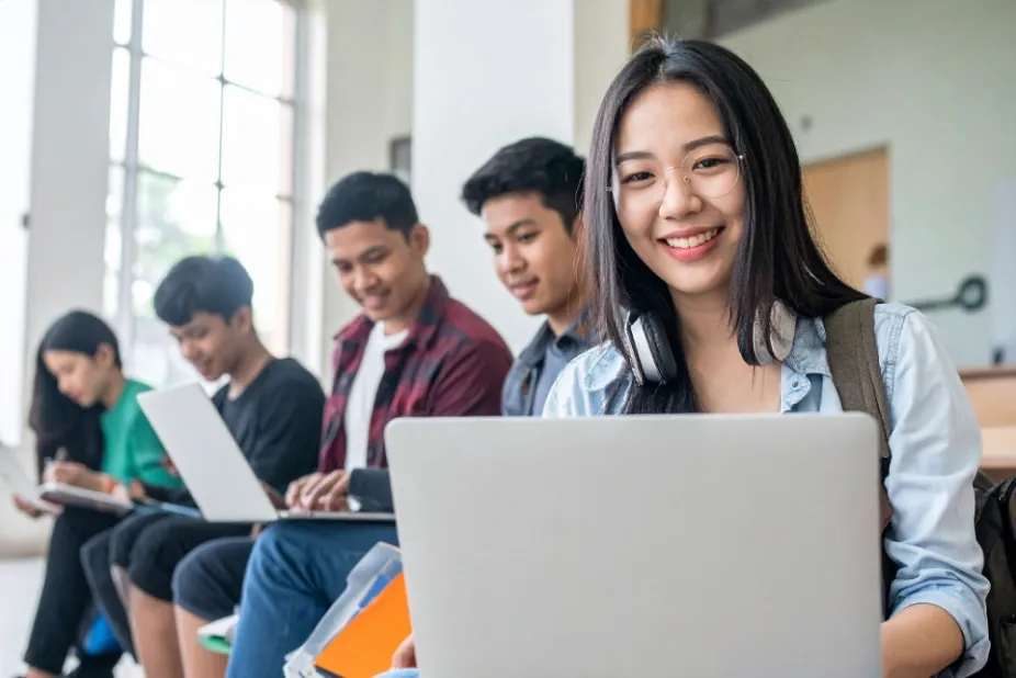 Beberapa Pengaruh Universitas di Dunia Kerja